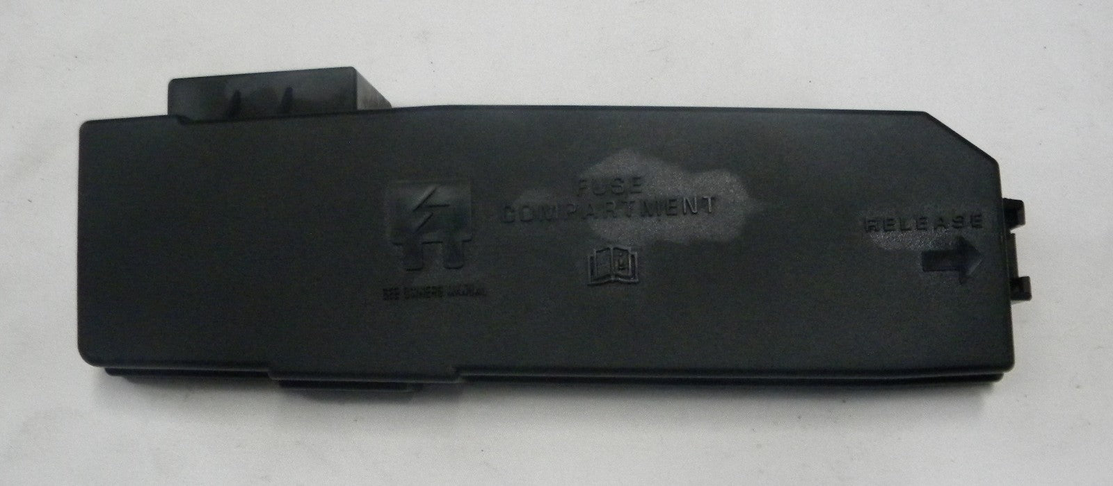 2001 - 2007 Mazda Tribute Engine Compartment Fuse Relay Box Top Lid Cover R3