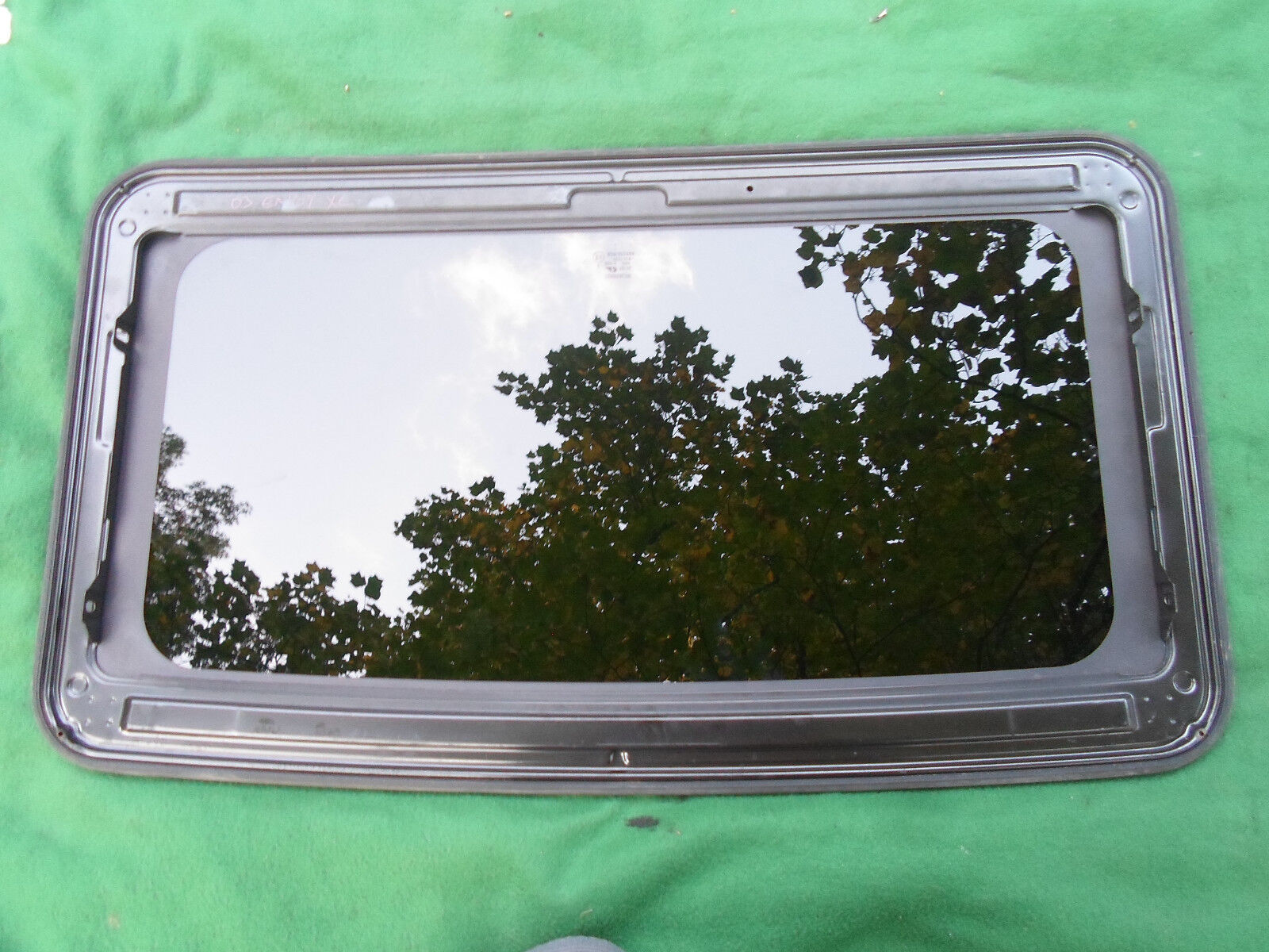 2003 GMC ENVOY XL  YEAR SPECIFIC SUNROOF GLASS  NO ACCIDENT OEM FREE SHIPPING! - RarePartsFinder.Com