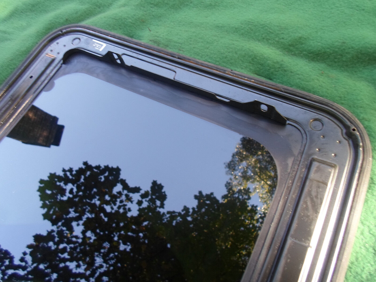 2003 LINCOLN TOWN CAR YEAR SPECIFIC OEM FACTORY SUNROOF GLASS FREE SHIPPING!