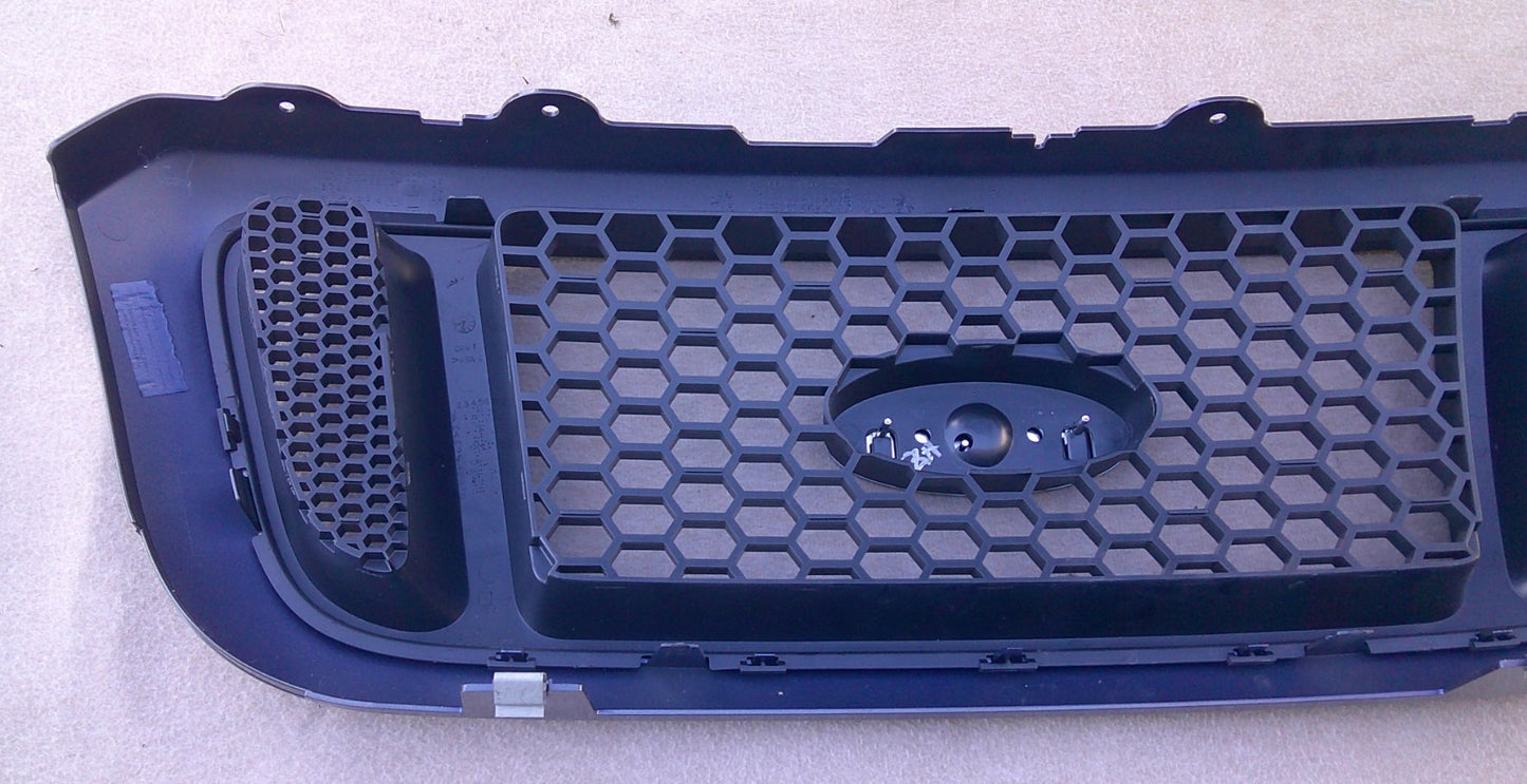 NEW NEVER USED NOS 2004 2005 Ford Ranger OEM Grill  4L5Z-8200-EAA M3