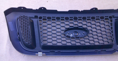 NEW NEVER USED NOS 2004 2005 Ford Ranger OEM Grill  4L5Z-8200-EAA M3