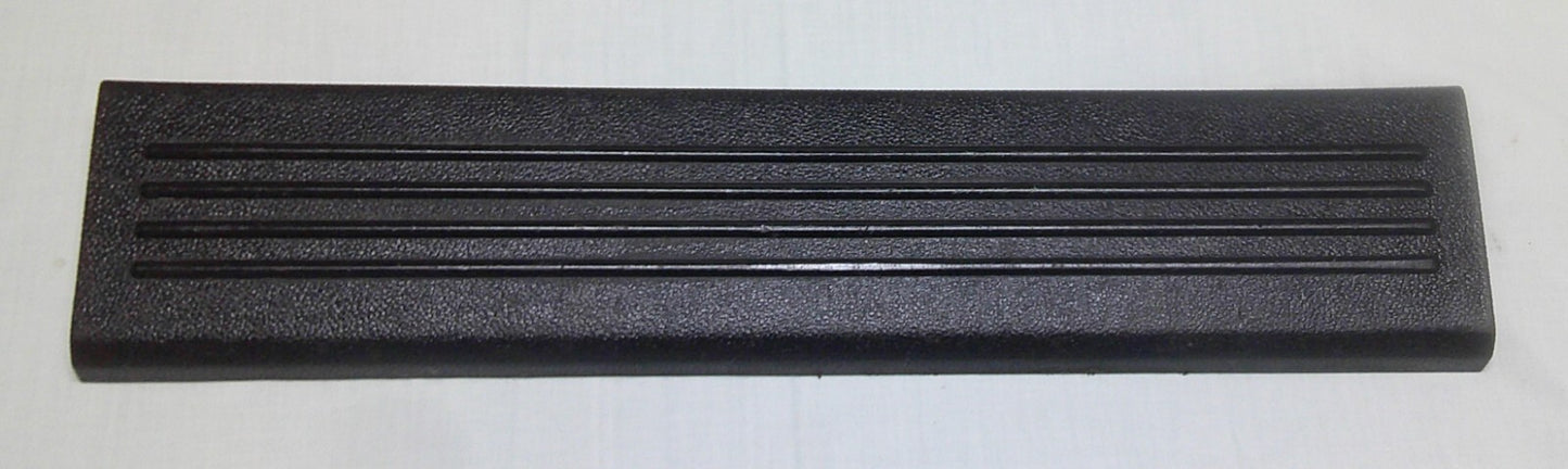 07 - 13 SILVERADO SIERRA OEM RH REAR DOOR SILL COVER TRIM 15812152 B3 - RarePartsFinder.Com