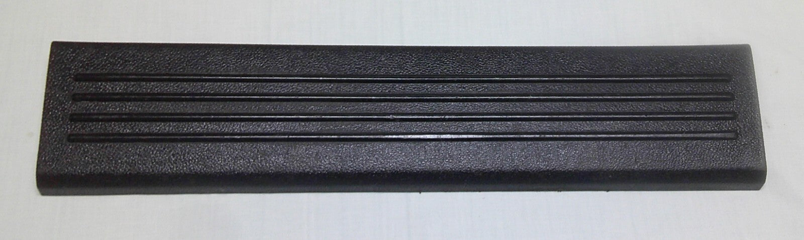 07 - 13 SILVERADO SIERRA OEM RH REAR DOOR SILL COVER TRIM 15812152 B3 - RarePartsFinder.Com
