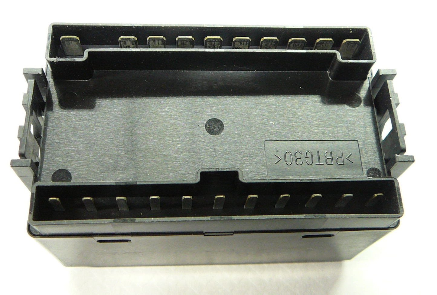 MITSUBISHI FRONT ECU RELAY UNIT MR587807 OEM TESTED