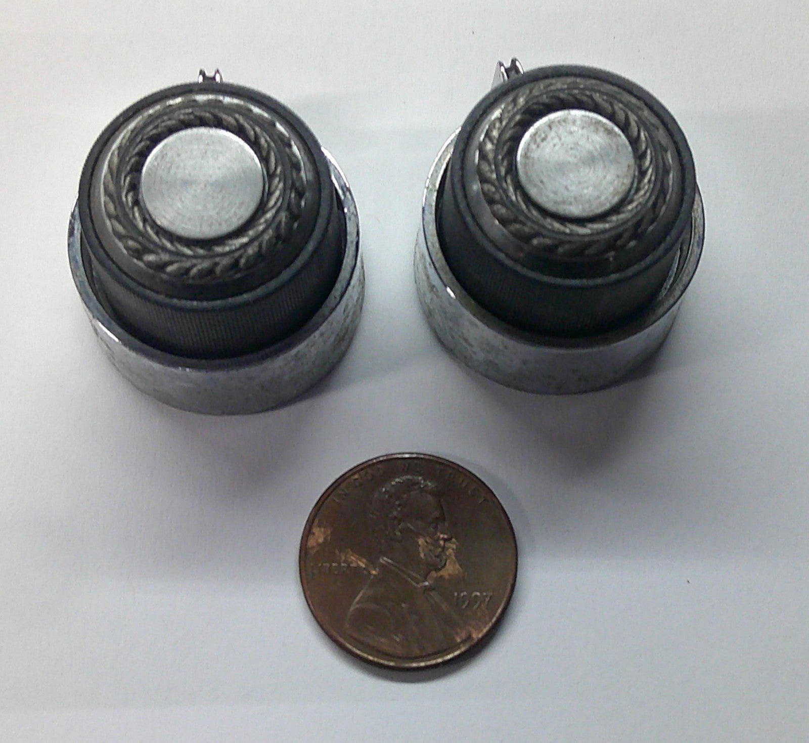 1985 CADILLAC SEVILLE RADIO STEREO TUNER KNOB SET OEM