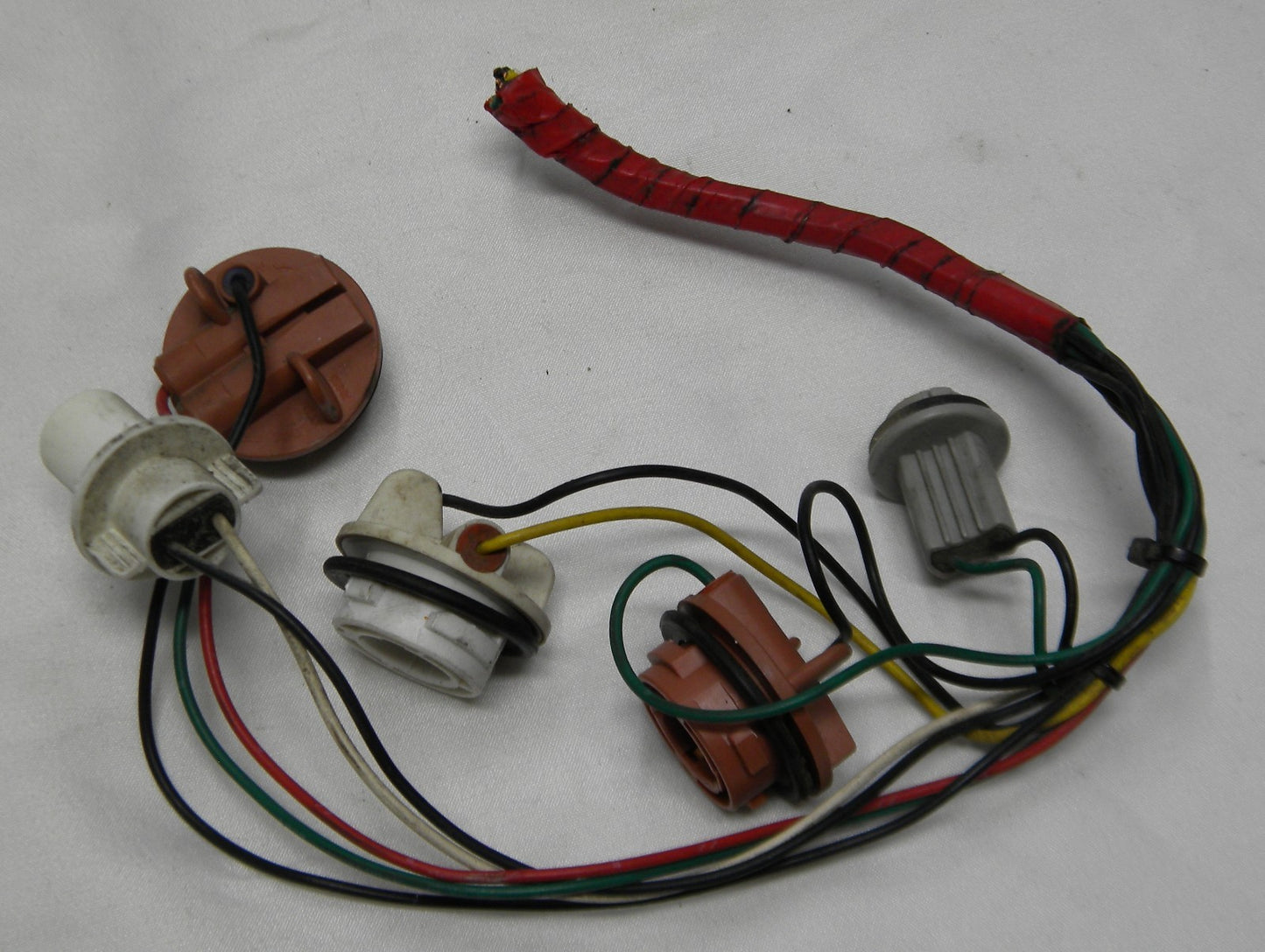 2008 - 2009 Kia Sorento Socket Rear L or R Taillight Brake Plug 92401-3E620 A11