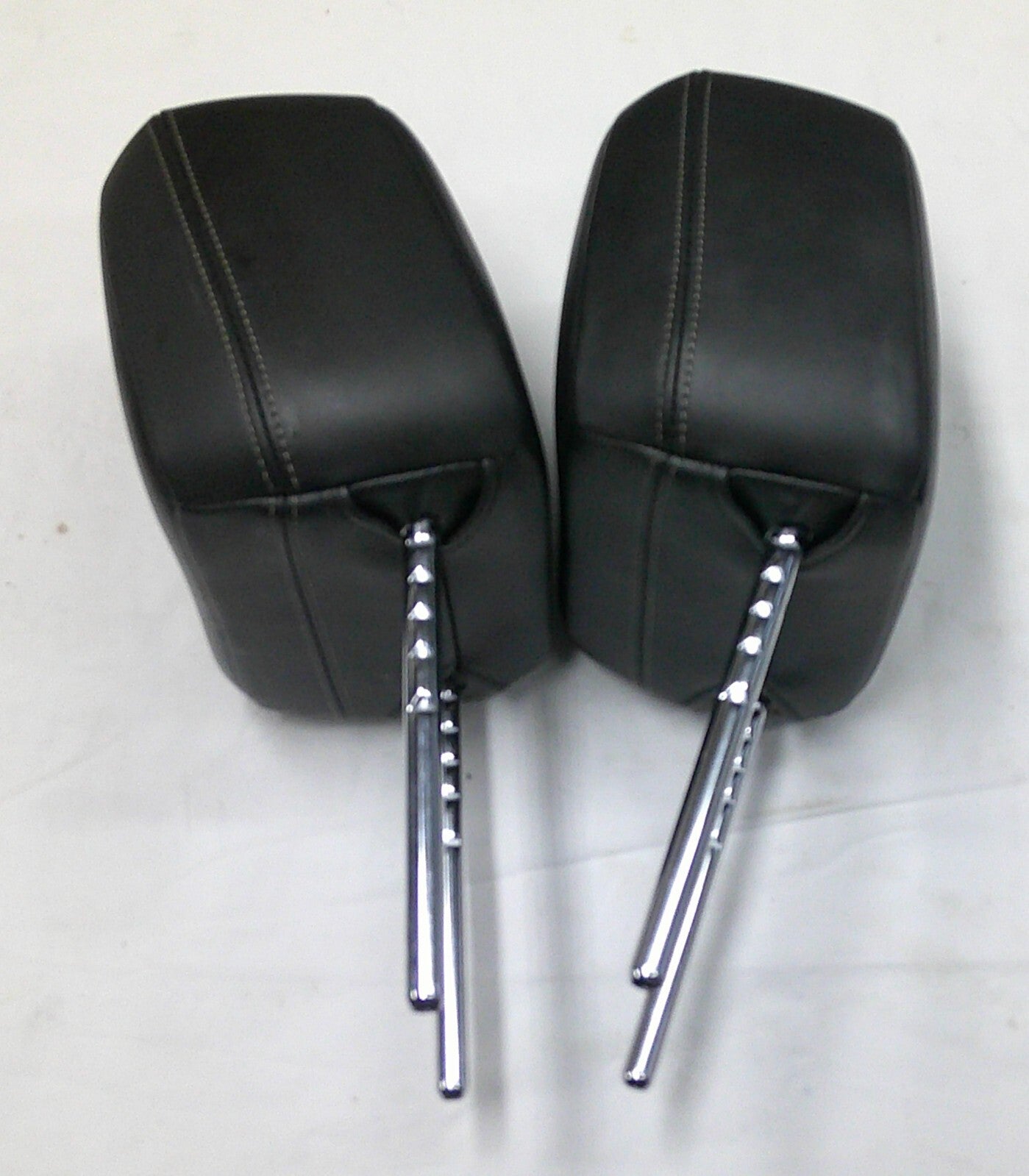 13 - 19 BUICK ENCORE OEM BLACK LEATHER FRONT LEFT RIGHT HEADREST SET FREE SHIP! - RarePartsFinder.Com