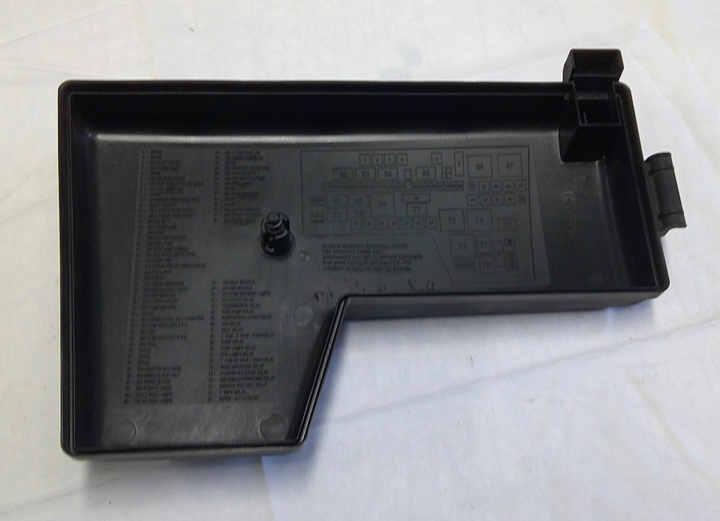 2005 - 2008 Mitsubishi Raider Fuse Relay Cover Lid 05175902AA B10