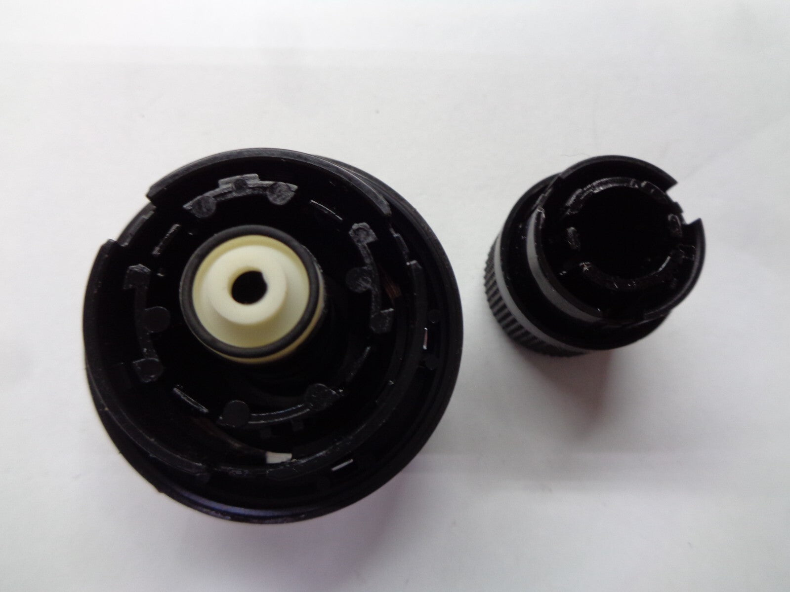2009 CHEVY COBALT  RADIO STEREO CONTROL KNOB SET OEM FREE SHIPPING! - RarePartsFinder.Com