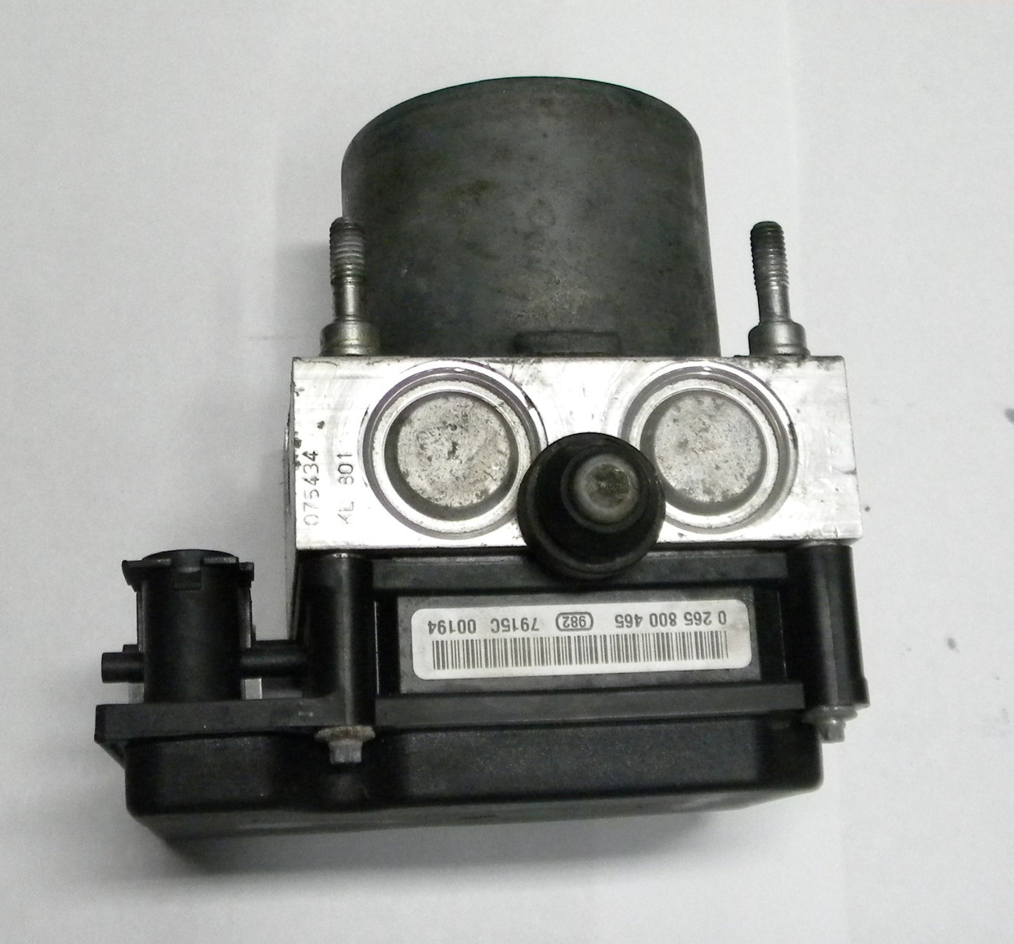 2005 - 2006 Subaru Legacy ABS Anti-Lock Brake Pump Control  27534-AG02A  M13