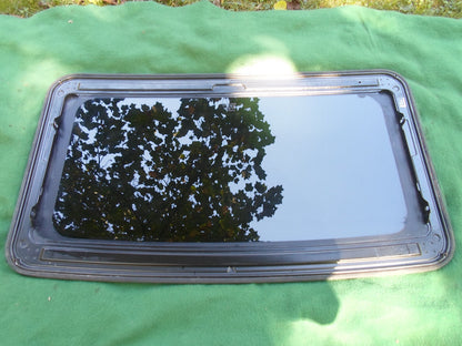 1999 LINCOLN TOWN CAR OEM FACTORY YEAR SPECIFIC SUNROOF GLASS FREE SHIPPING! - RarePartsFinder.Com
