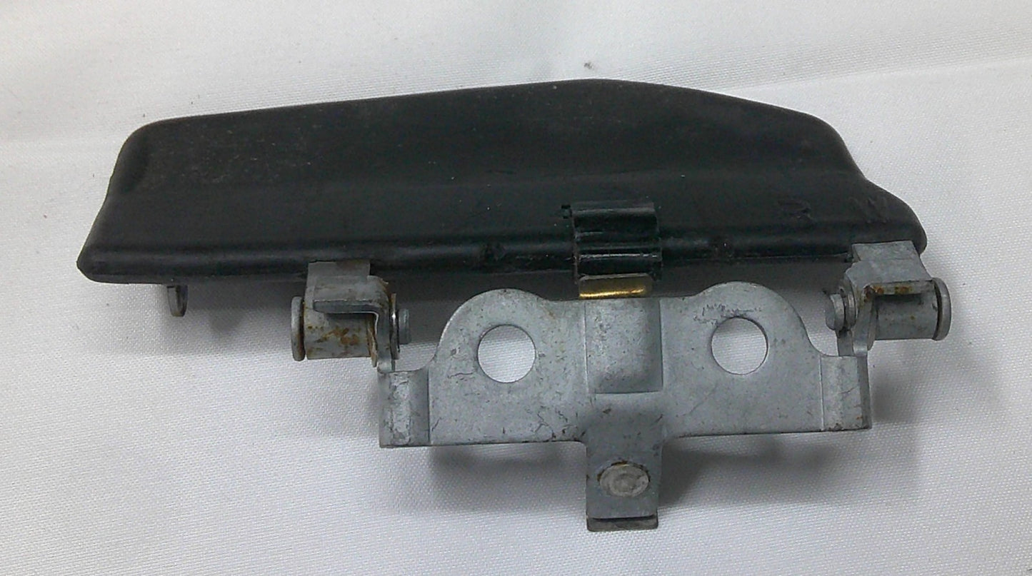 1998 - 2002 Nissan Frontier RH Side Sunroof Hinge Deflector 73890-W9020 OEM  A17