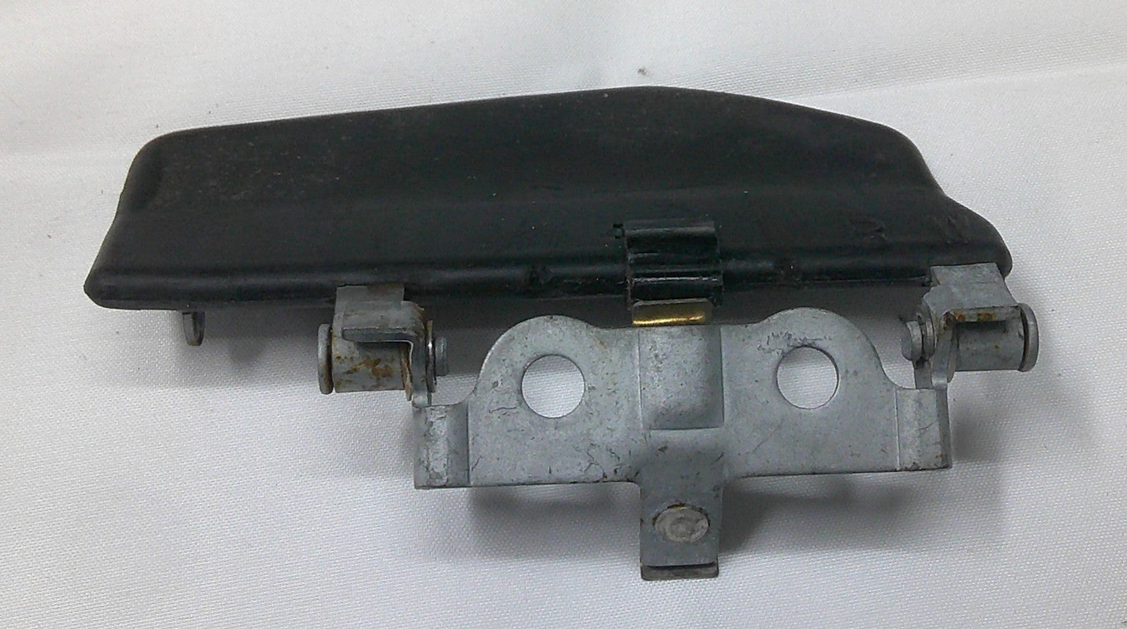1998 - 2002 Nissan Frontier RH Side Sunroof Hinge Deflector 73890-W9020 OEM  A17