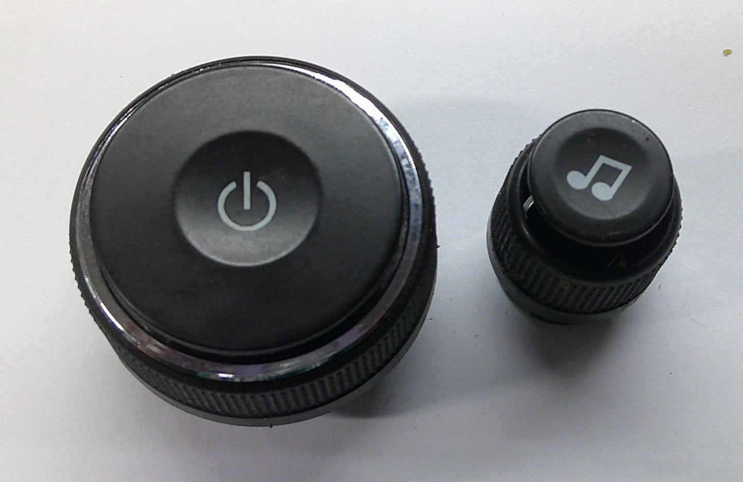 2009 GMC YUKON RADIO STEREO CONTROL KNOB SET 20968152 OEM