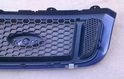 NEW NEVER USED NOS 2004 2005 Ford Ranger OEM Grill  4L5Z-8200-EAA M3