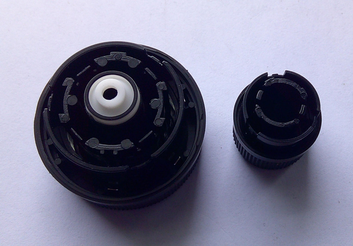 2011 CHEVY TRAVERSE  RADIO STEREO CONTROL KNOB SET OEM - RarePartsFinder.Com