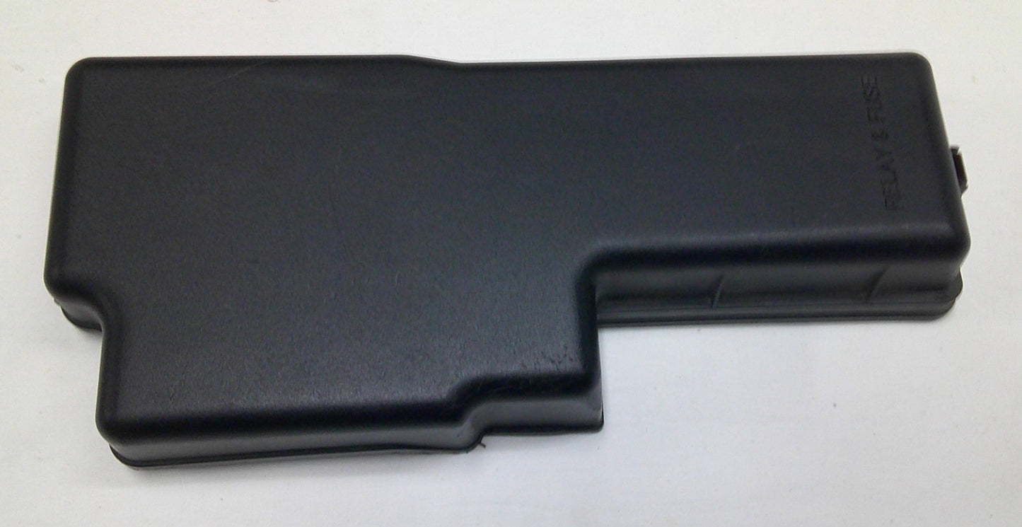 2004 - 2006 Toyota Camry OEM Relay Fuse Engine Compartment Cover 82663-06030 R3