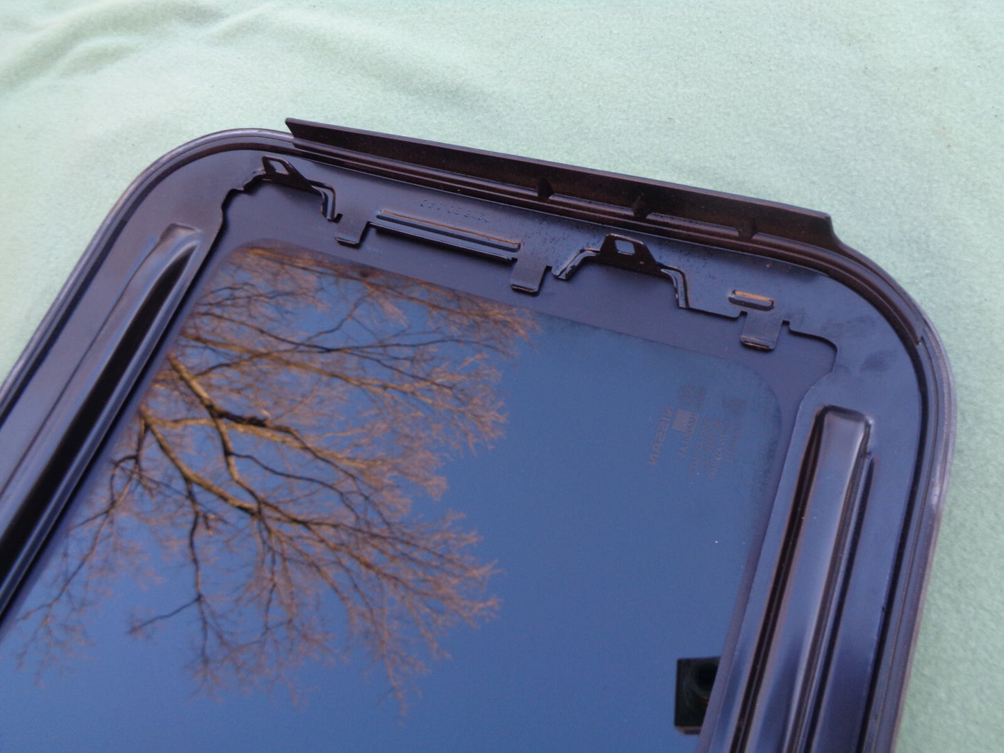 2010 YEAR SPECIFIC  NISSAN ROGUE OEM FACTORY SUNROOF GLASS PANEL FREE SHIPPING