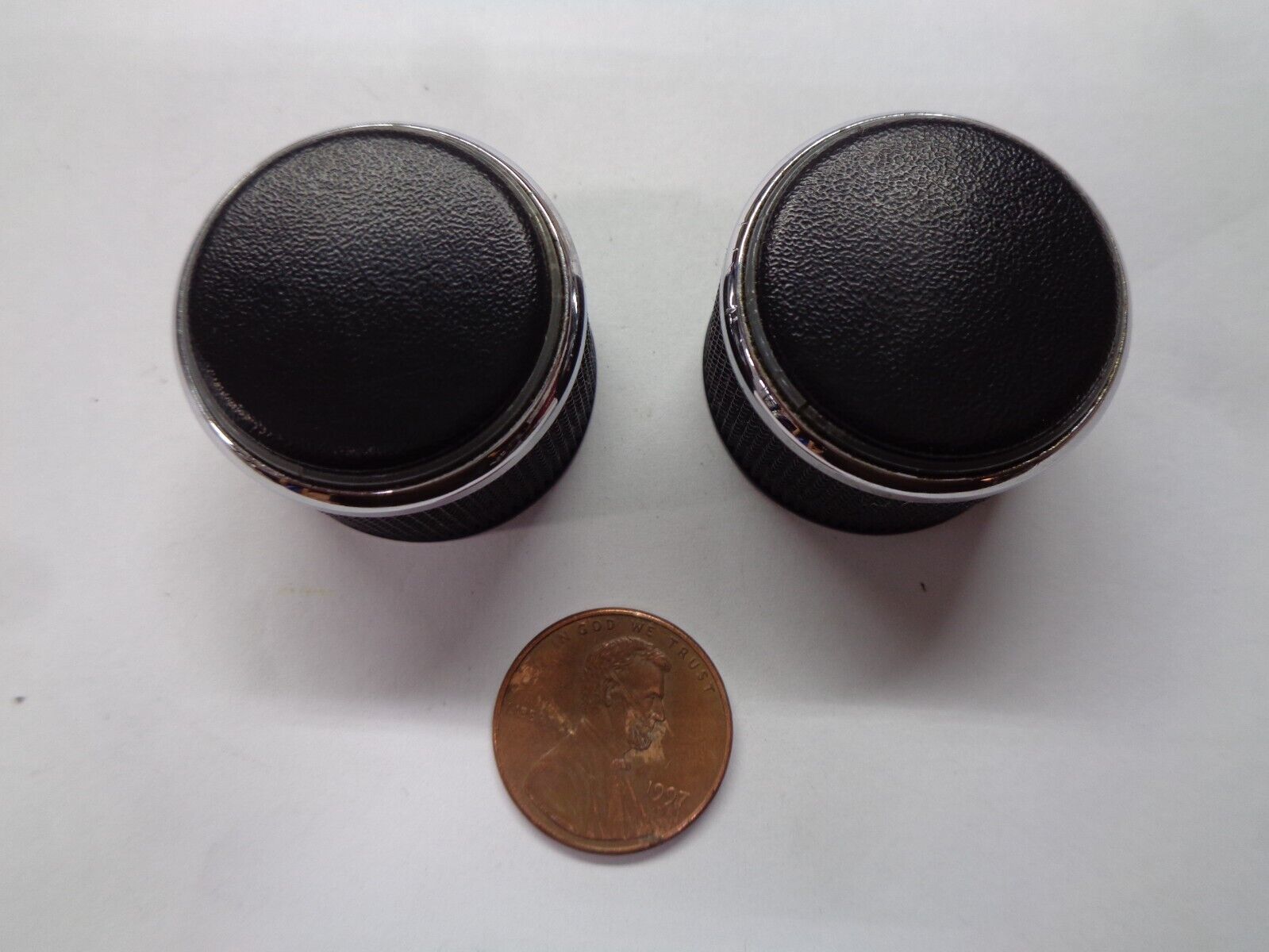 08 09 10 11 JEEP LIBERTY RADIO STEREO TUNER KNOB SET OEM FREE SHIPPING! - RarePartsFinder.Com
