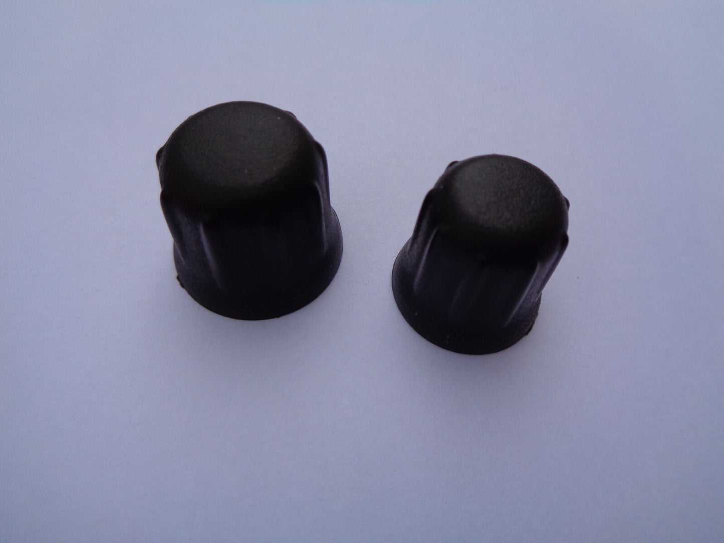 2003 - 2005 PONTIAC VIBE RADIO STEREO TUNER CONTROL KNOB SET OEM
