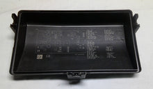 2010 - 2012 Buick Lacrosse Engine Relay  Fuse Cover Lid 20781416  B3