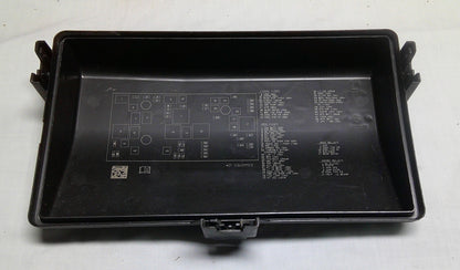 2010 - 2012 Buick Lacrosse Engine Relay  Fuse Cover Lid 20781416  B3
