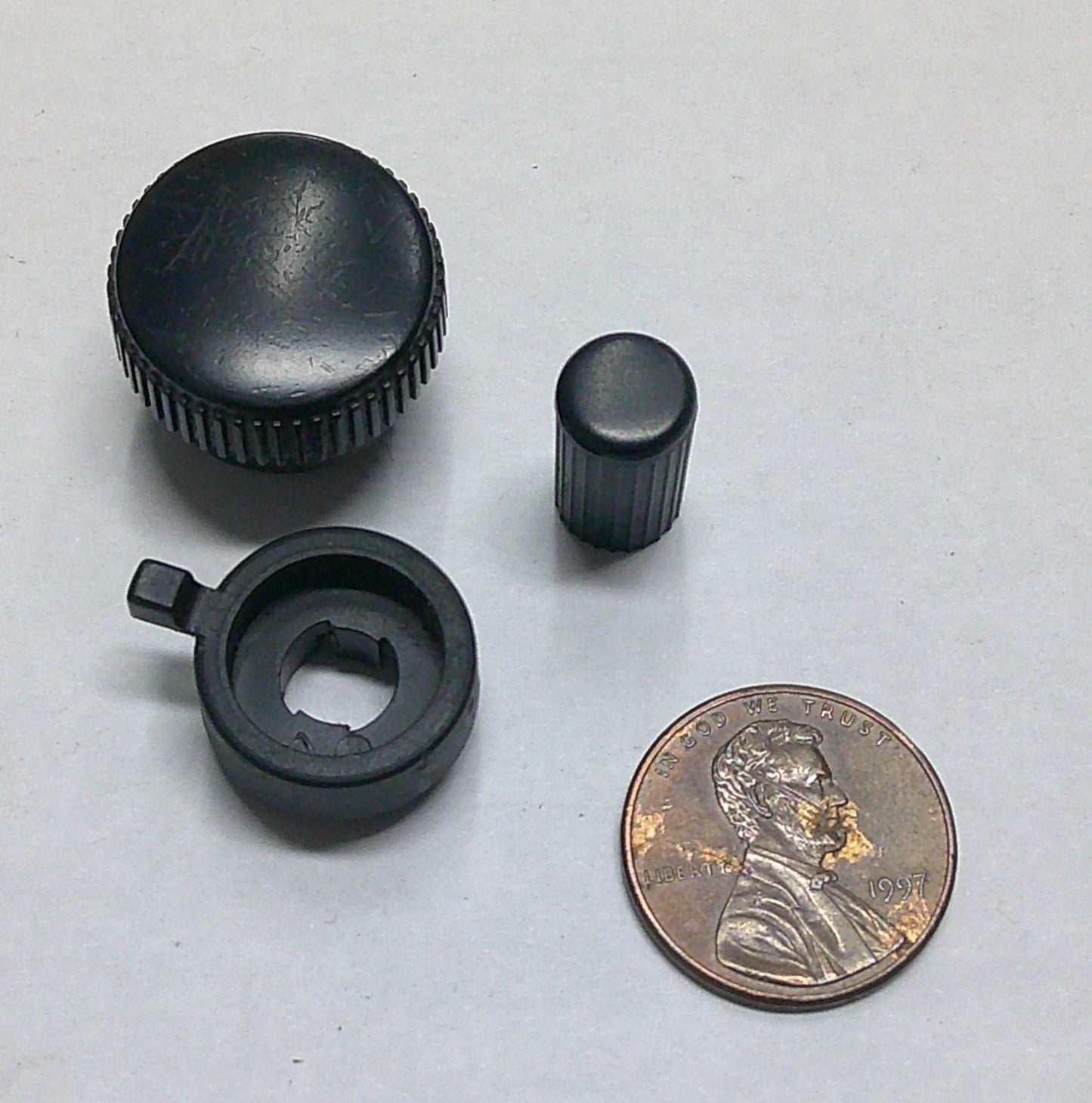 2001 - 2006 HYUNDAI ELANTRA RADIO STEREO TUNER KNOB SET OEM - RarePartsFinder.Com