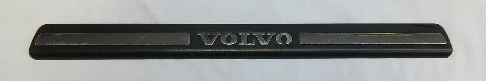 2001 - 2016 VOLVO S60 FRONT DRIVER DOOR SILL PLATE MOLDING SCUFF B2