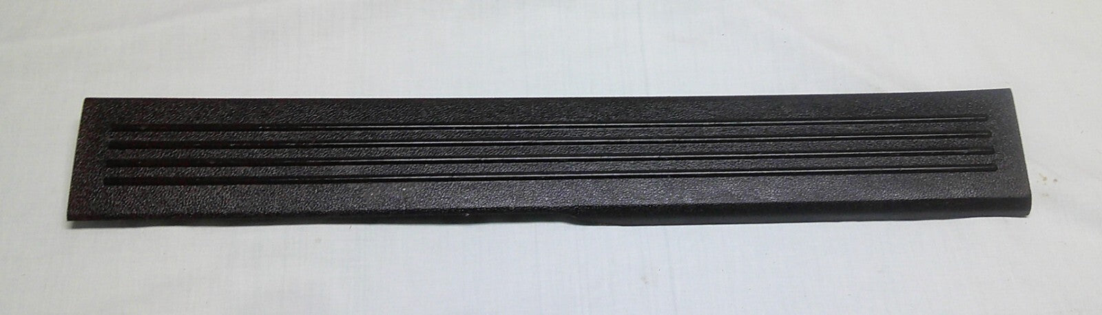 07 - 13 SILVERADO SIERRA OEM FRONT DRIVER DOOR SILL COVER TRIM 15812140 B3 - RarePartsFinder.Com