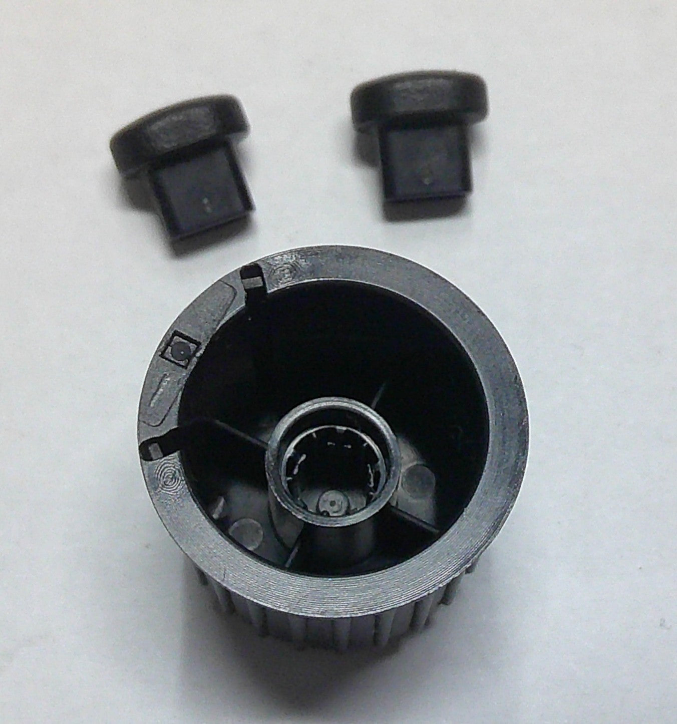 2004 CHRYSLER SEBRING RADIO STEREO TUNER KNOB SET OEM