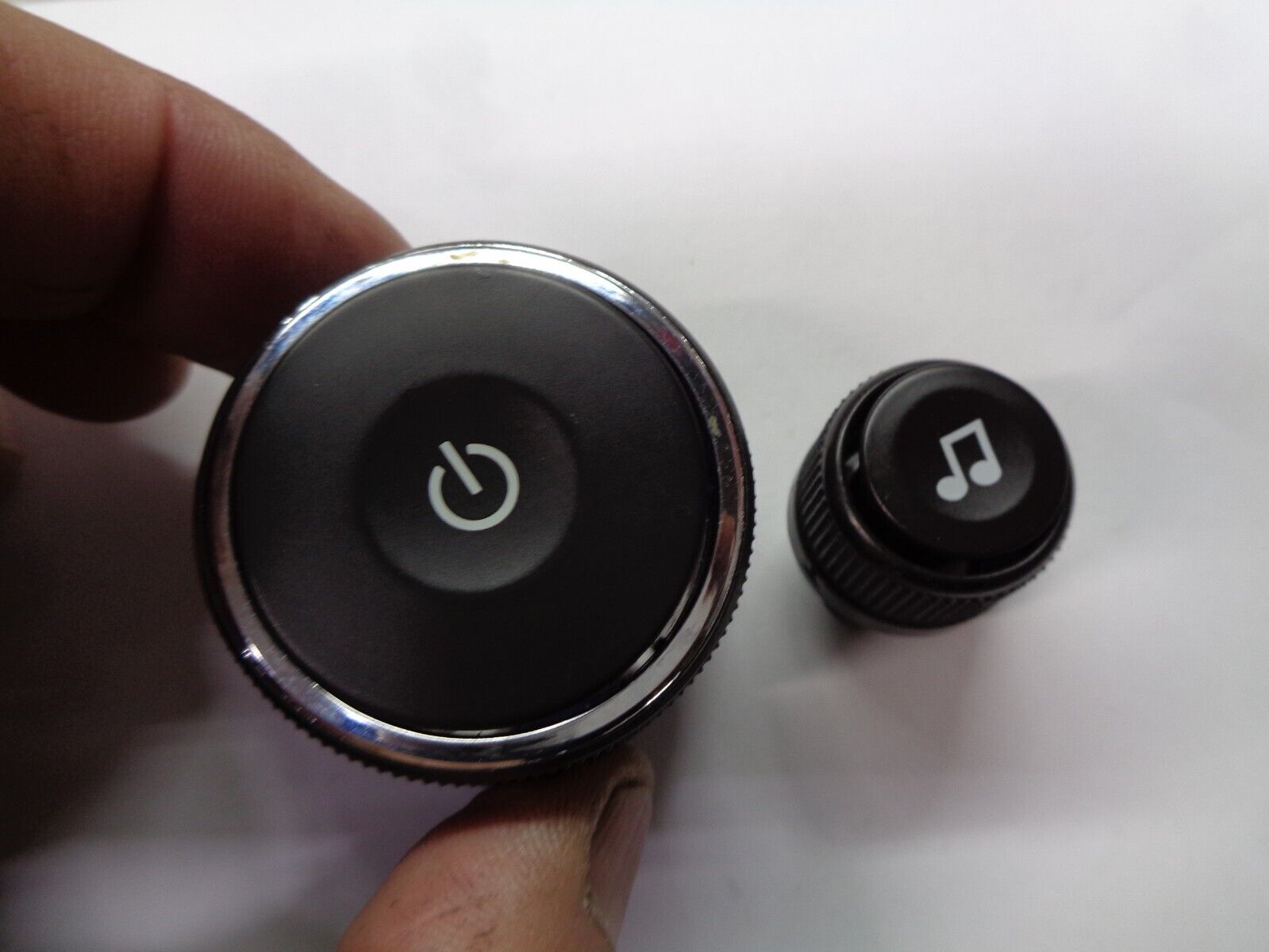2009 CHEVY COBALT  RADIO STEREO CONTROL KNOB SET OEM FREE SHIPPING! - RarePartsFinder.Com