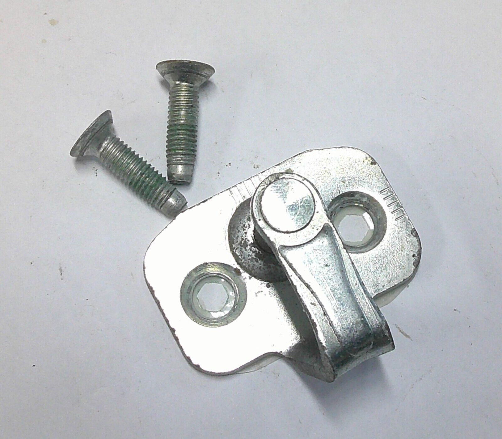 2008 - 2017 BUICK ENCLAVE DOOR STRIKER w/ BOLTS 20951578 OEM FREE SHIPPING! A17 - RarePartsFinder.Com