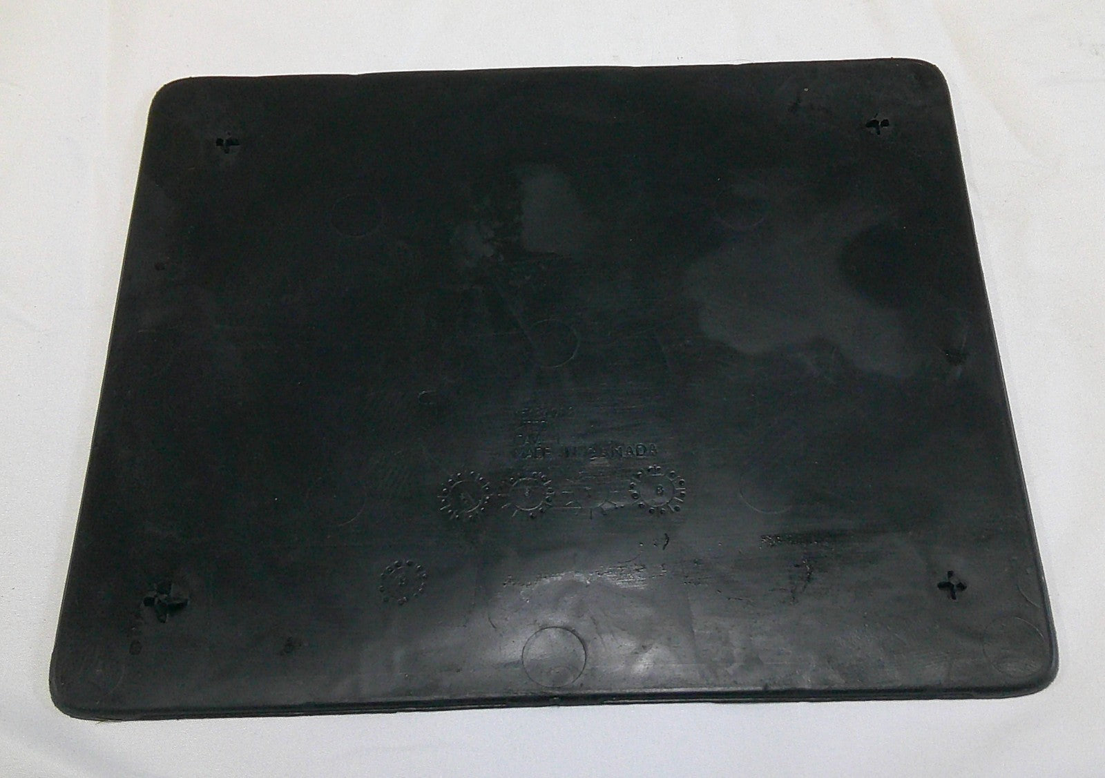 07 - 14 Yukon Tahoe Front Floor Compartment Console Mat 15134788 B10 - RarePartsFinder.Com