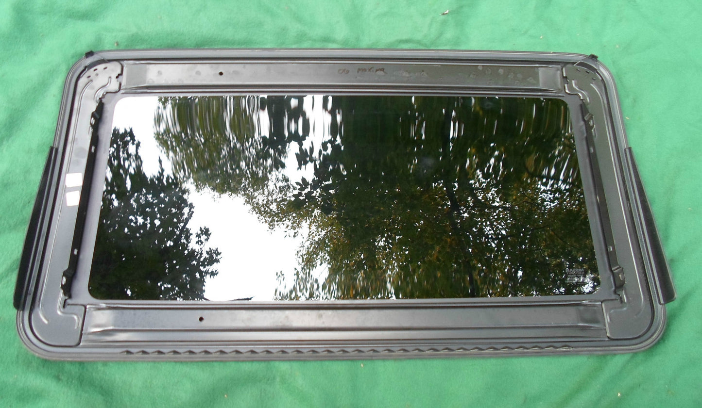 READ!  SCRATCH SPECIAL 2004 - 2008 NISSAN MAXIMA OEM FACTORY SUNROOF GLASS