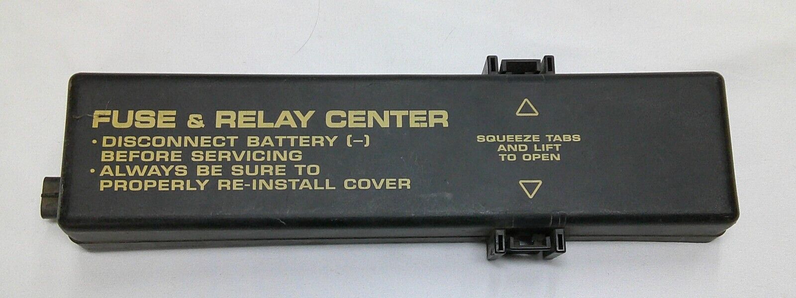 1999 CHRYSLER LHS FUSE RELAY COVER LID 04760134AB  B2 - RarePartsFinder.Com
