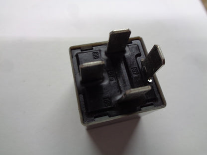 USA SELLER GM  RELAY 13742703  1 YEAR WARRANTY TESTED  GM7