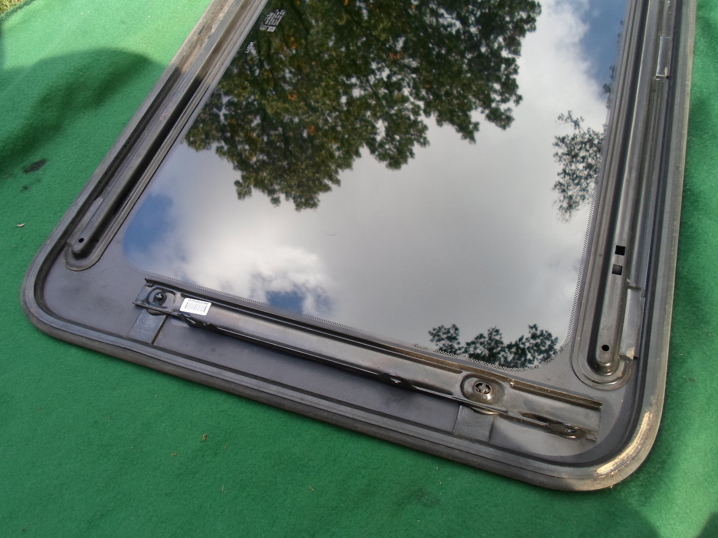 2009 CHEVY IMPALA OEM FACTORY  SUNROOF GLASS NO ACCIDENT FREE SHIPPING! - RarePartsFinder.Com