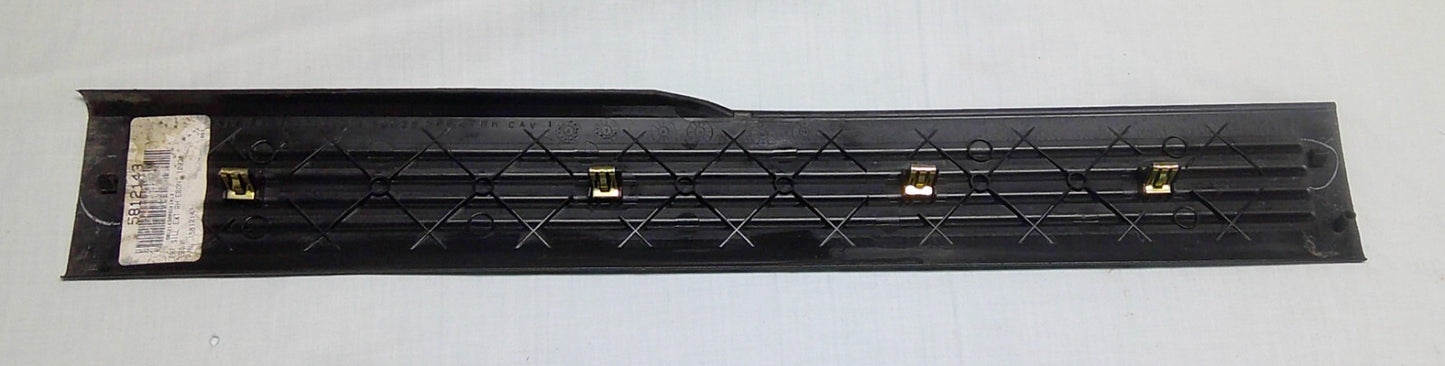 07 - 13 SILVERADO SIERRA OEM FRONT PASSENGER DOOR SILL COVER TRIM 15812143 B3 - RarePartsFinder.Com