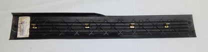 07 - 13 SILVERADO SIERRA OEM FRONT PASSENGER DOOR SILL COVER TRIM 15812143 B3 - RarePartsFinder.Com