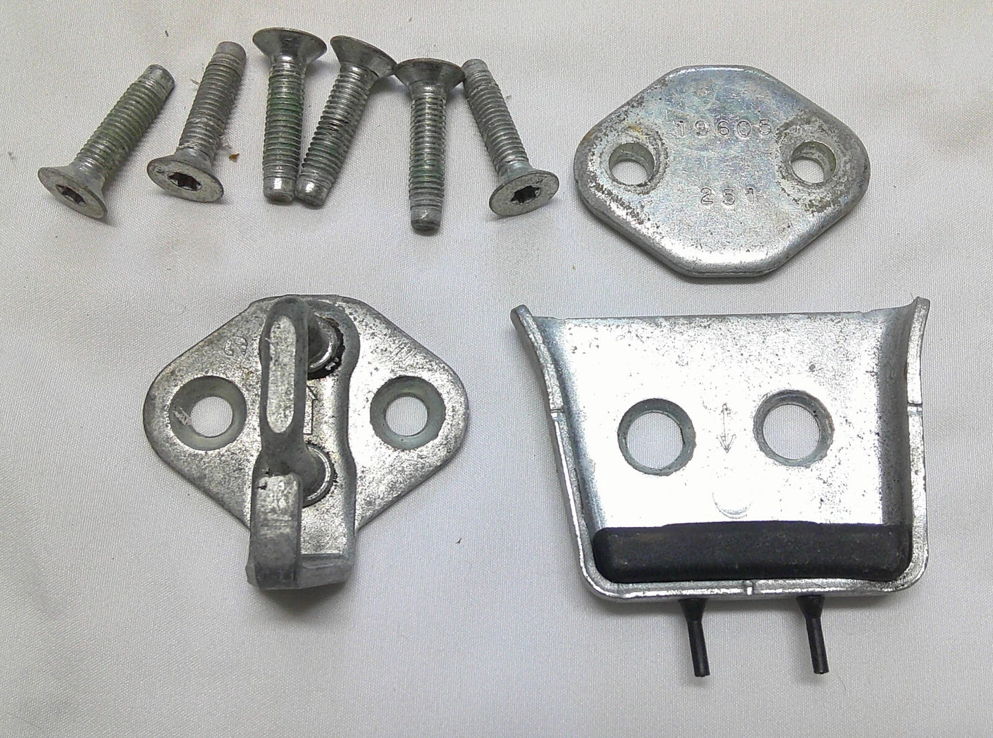 06 - 10 Hummer H3 Rear Tailgate Door Latch Striker Plate Guide Set A17