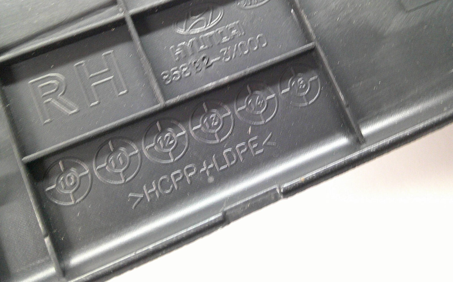 2011 - 2015 HYUNDAI ELANTRA OEM RH FRONT DOOR SILL COVER TRIM FREE SHIPPING B2 - RarePartsFinder.Com
