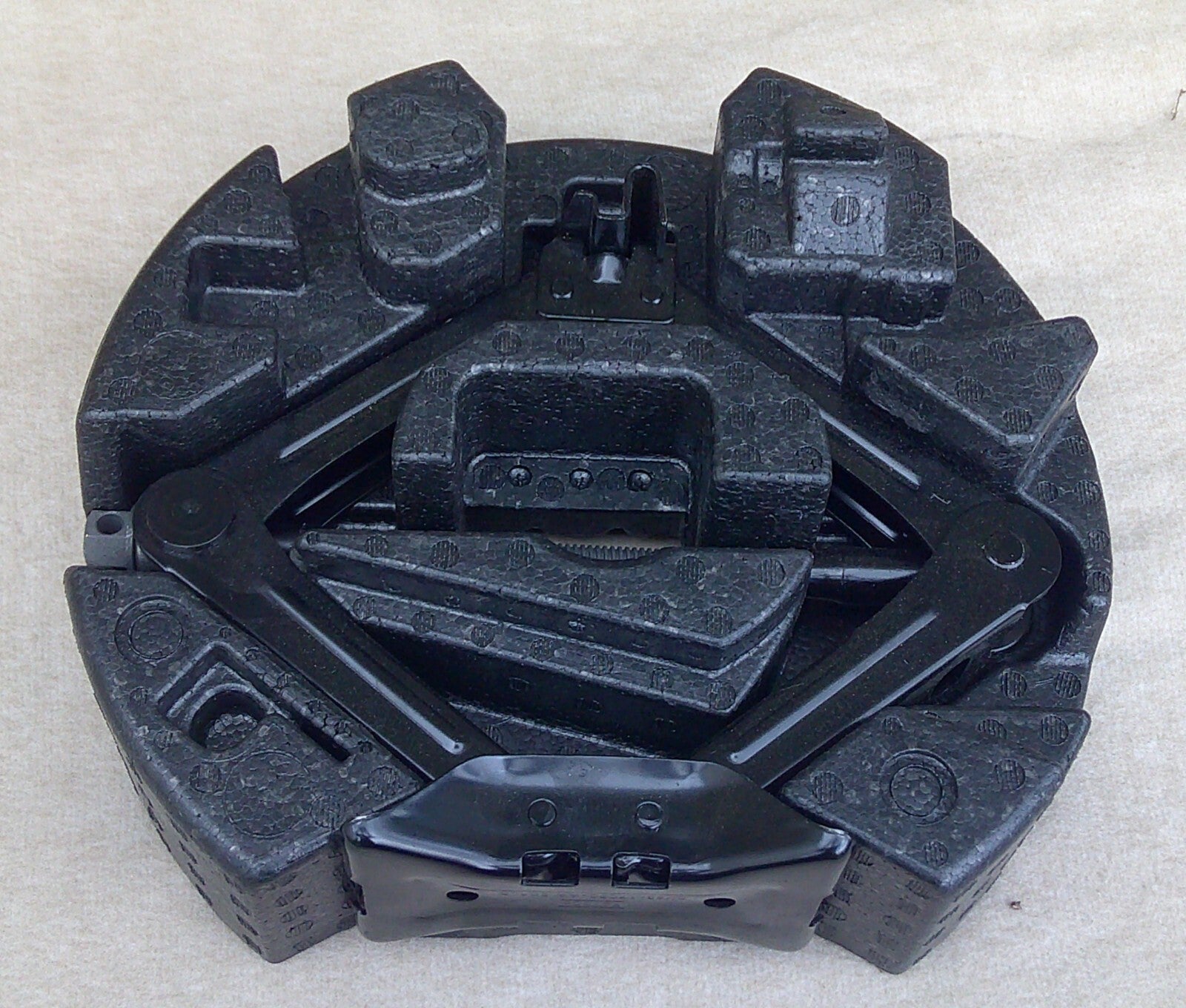 2013 - 2020 Ford Focus OEM Emergency Spare Tire Jack Free Shipping - RarePartsFinder.Com