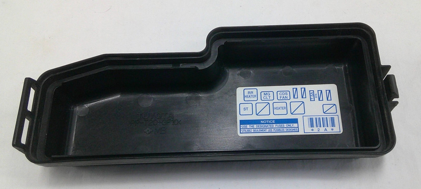 2001 - 2003 Toyota Sequoia Fuse Junction Cover Block 82661-0C050 82661-0C060 B1