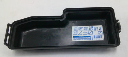 2001 - 2003 Toyota Sequoia Fuse Junction Cover Block 82661-0C050 82661-0C060 B1