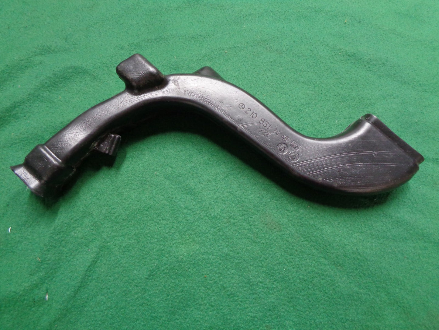 1998 - 2002 MERCEDES E320 Dash Heating & A/C Airflow Duct OEM 210 831 14 46   A1 - RarePartsFinder.Com