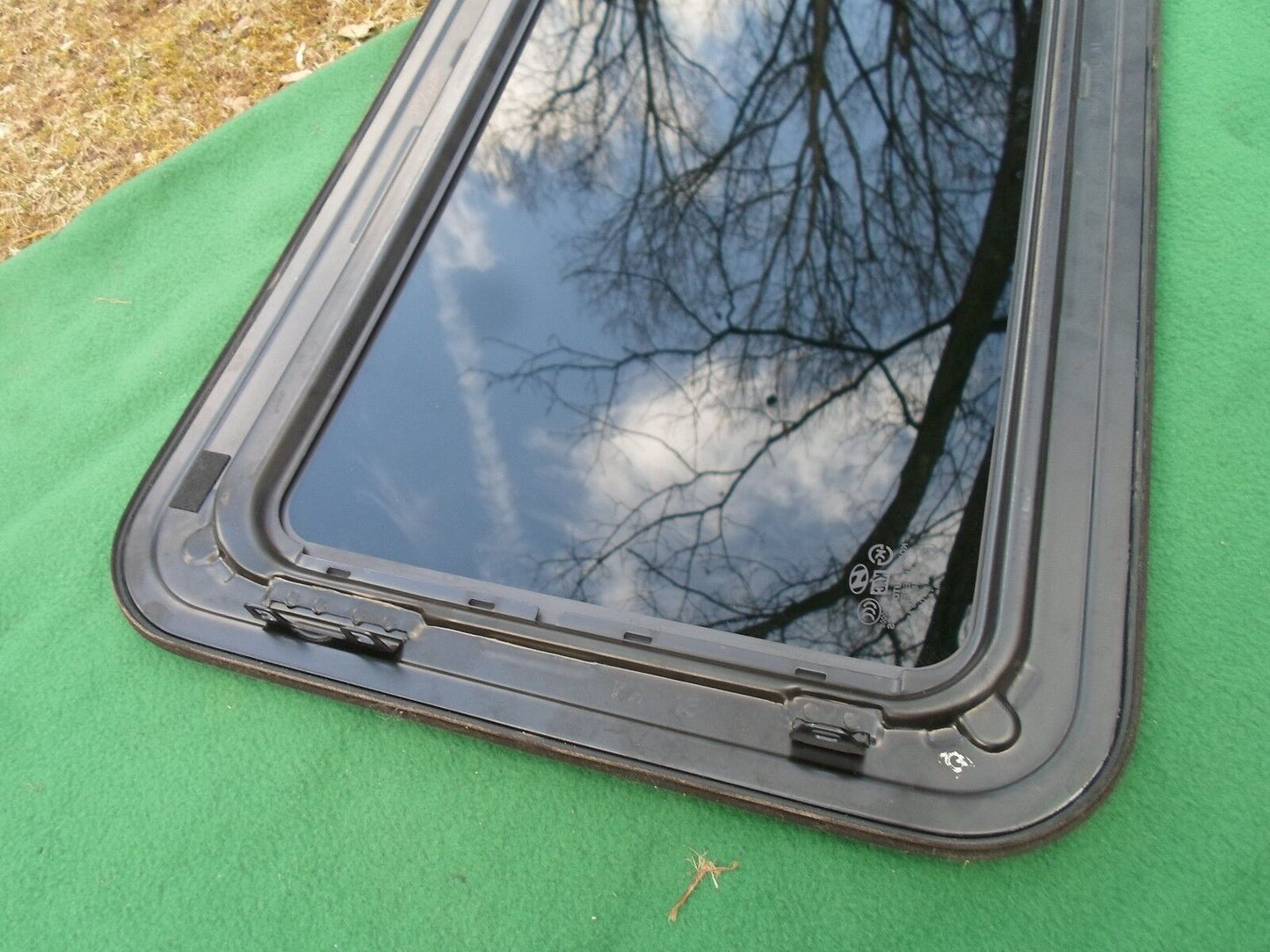 2009 HYUNDAI TUCSON YEAR SPECIFIC SUNROOF GLASS PANEL OEM FACTORY FREE SHIPPING! - RarePartsFinder.Com