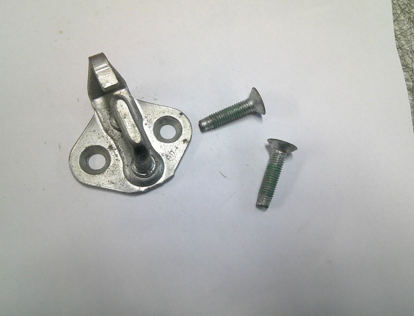 HUMMER H3 CANYON COLORADO DOOR STRIKER w/ BOLTS 10395406 OEM FREE SHIPPING! A17 - RarePartsFinder.Com