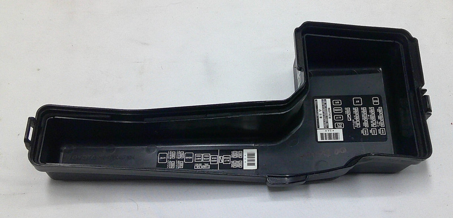 2001 - 2004 Toyota Avalon Engine Compartment Fuse Relay Cover OEM R2 - RarePartsFinder.Com