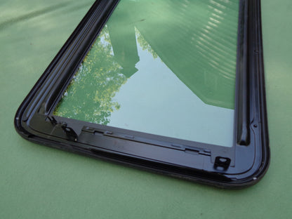 2006 - 2013 SUZUKI GRAND VITARA SUNROOF GLASS PANEL OEM FACTORY