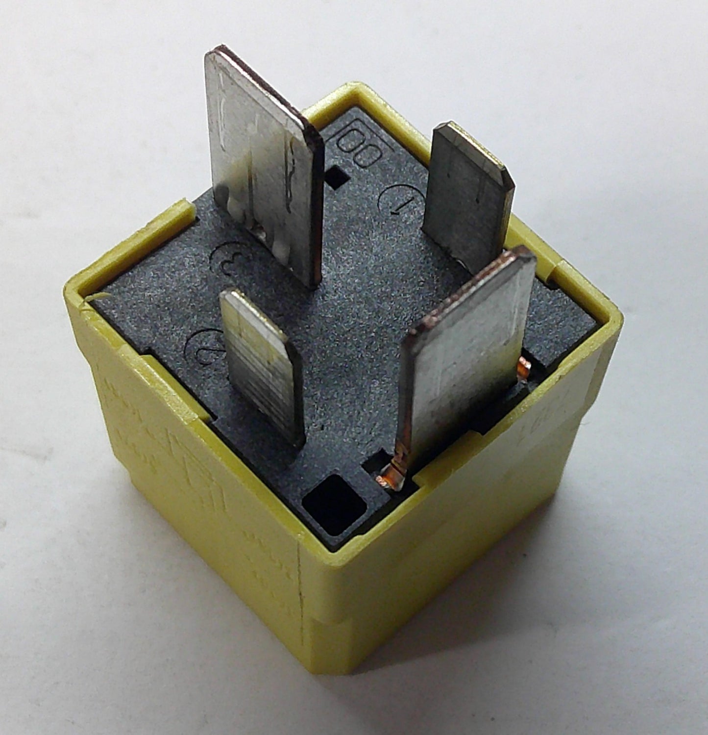 USA SAAB HELLA GM RELAY 90226846  4RA007793-06 TESTED 1 YEAR WARRANTY SB1